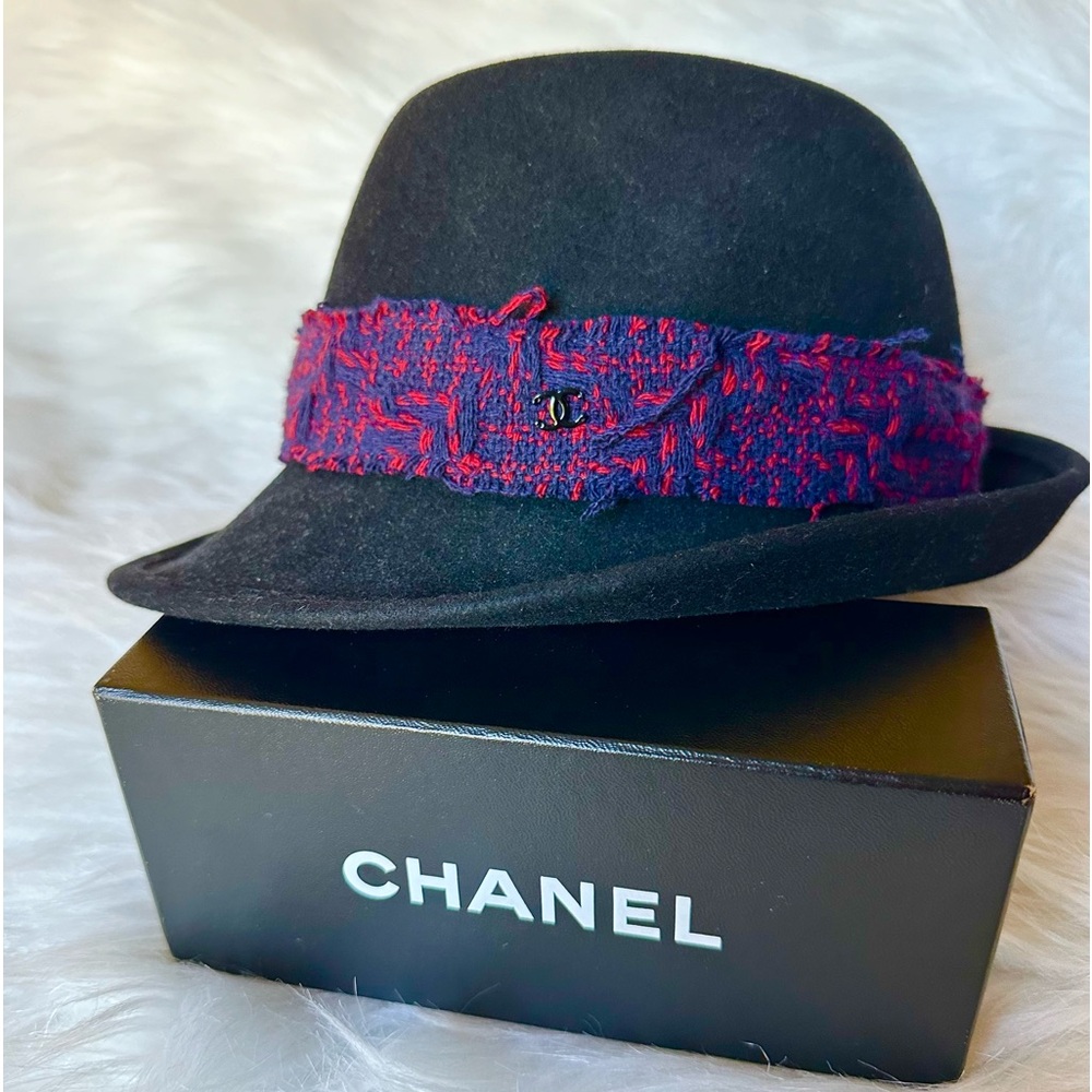 Chanel Black Bowler hat , Wool blend with tweed trim & CC logo L size